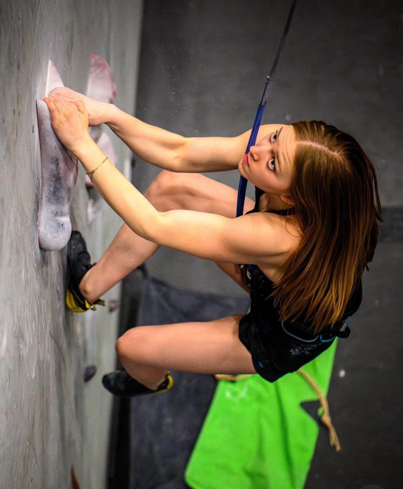 Madi Walsh speed climbing